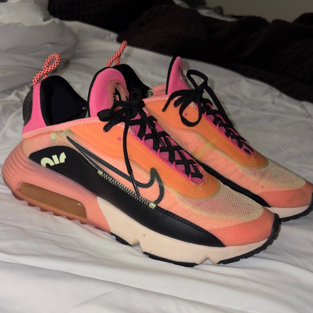 Women's Nike Air max 2090 running sneakers pink